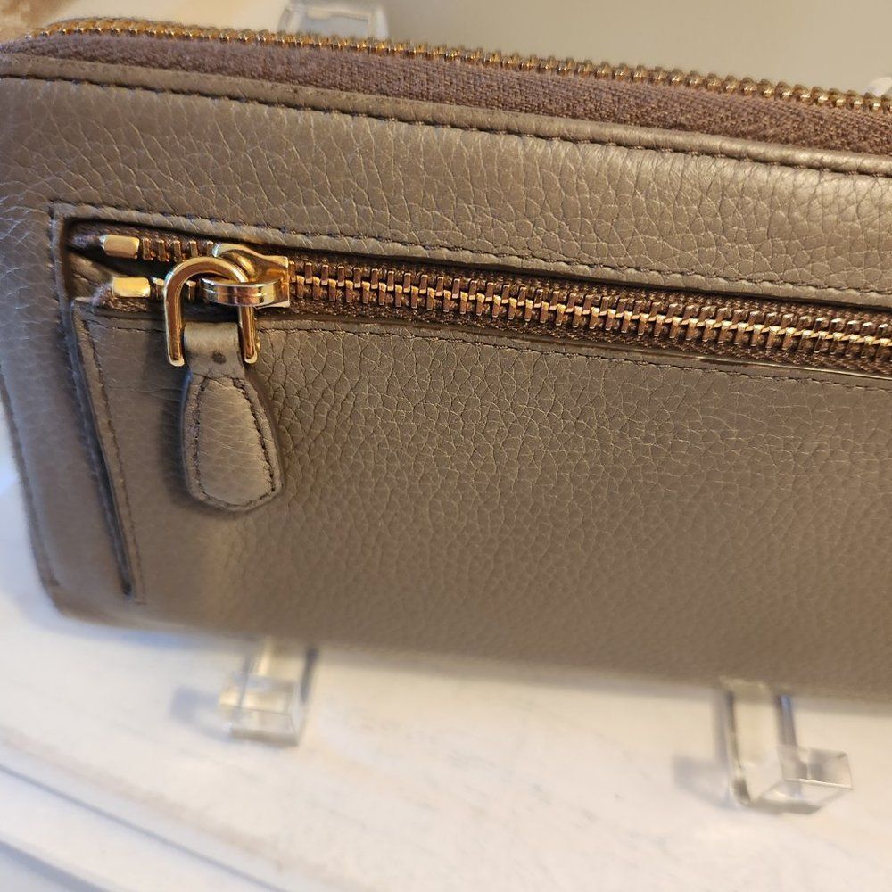 Gray Leather Prada Continental Zip Around Wallet (2303146) - Picture 7 of 11